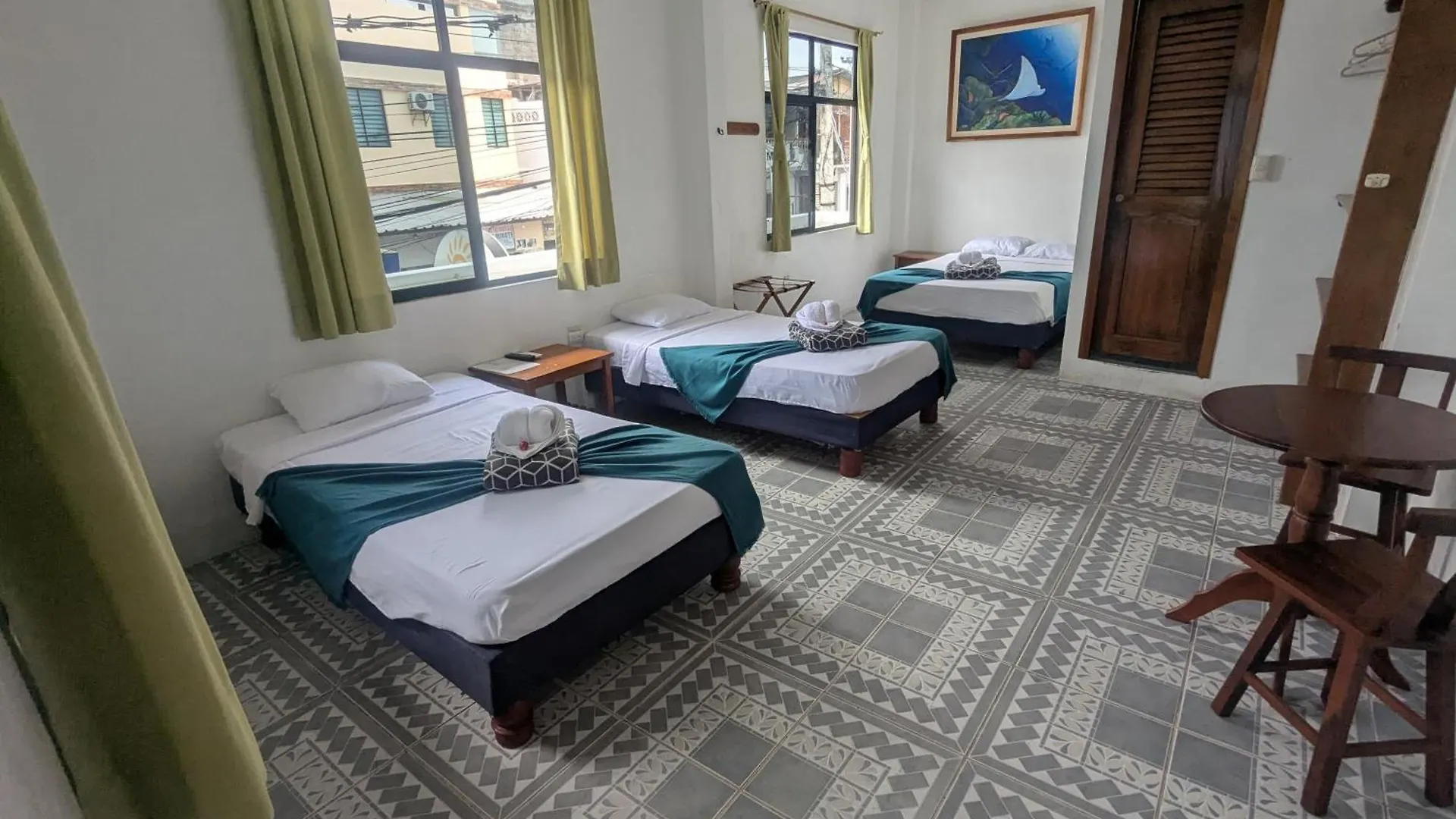 Hostal Gardner Inn Puerto Ayora  Hostel